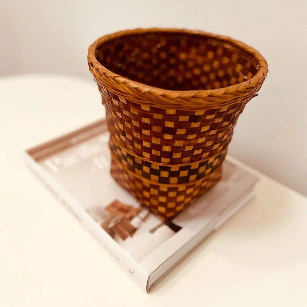 STUNNING PLANT HOLDER‎ CHECKERED WOVEN BOHO BASKET BROWN/TAN/BLACK EUC